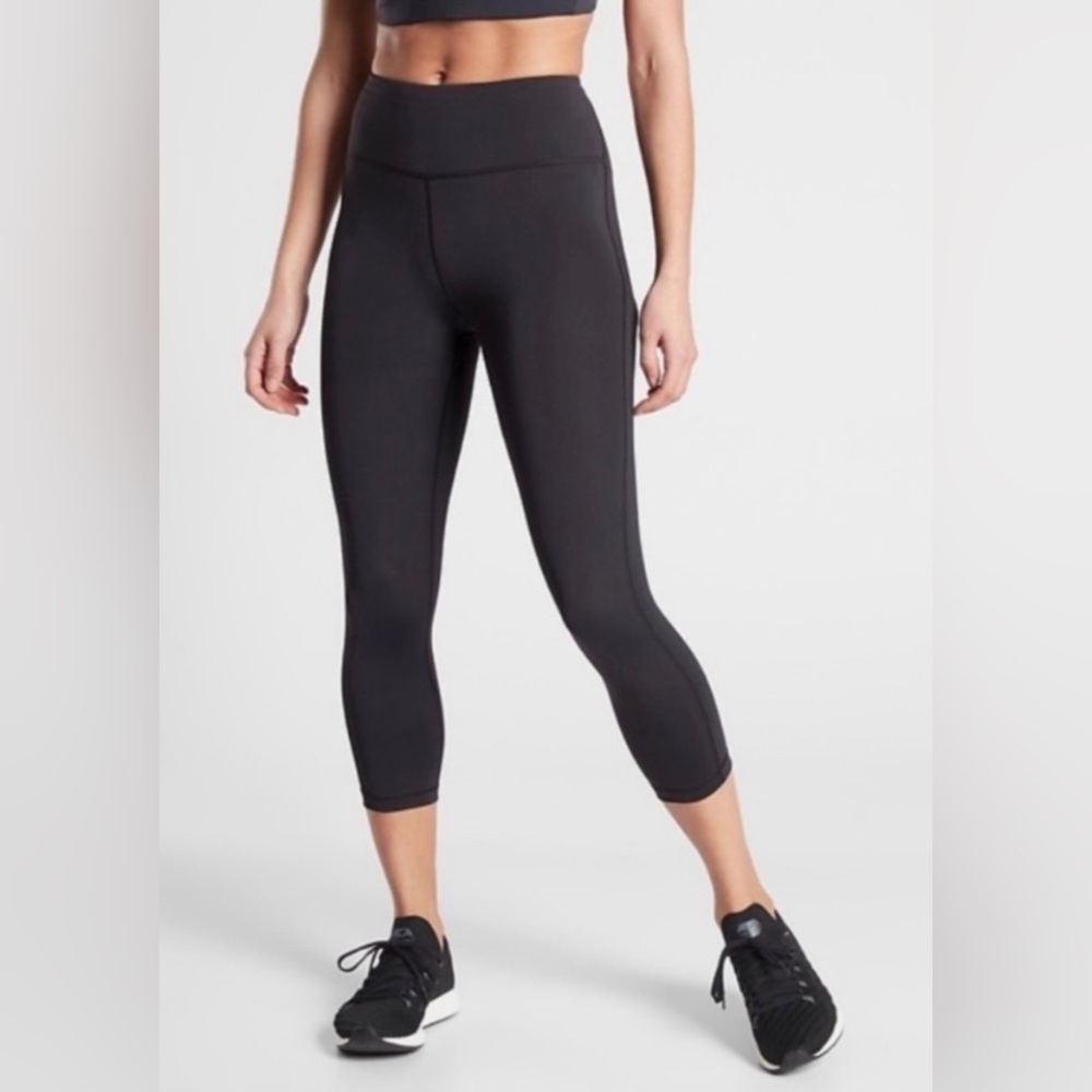 Athleta Ultimate Stash Capri In Black Size Medium Tall